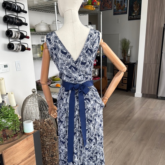 Romantic Vineyard Vines Elegant Blue Floral Maxi Dress - Picture 7 of 12